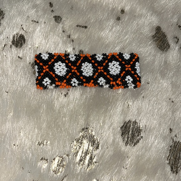 Black and orange beaded bracelet - Picture 2 of 5